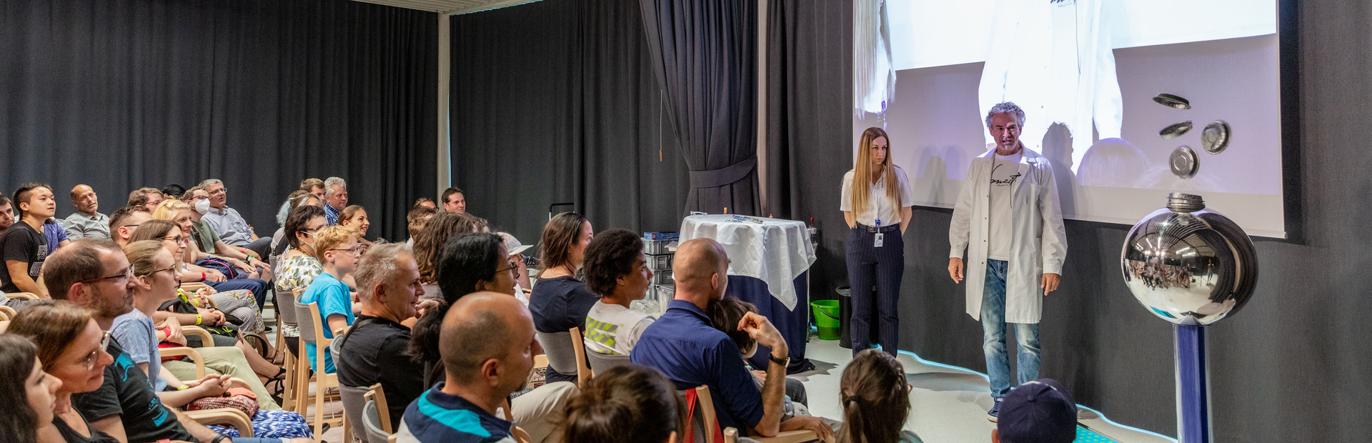 Museumsnight 2022 - magic science show