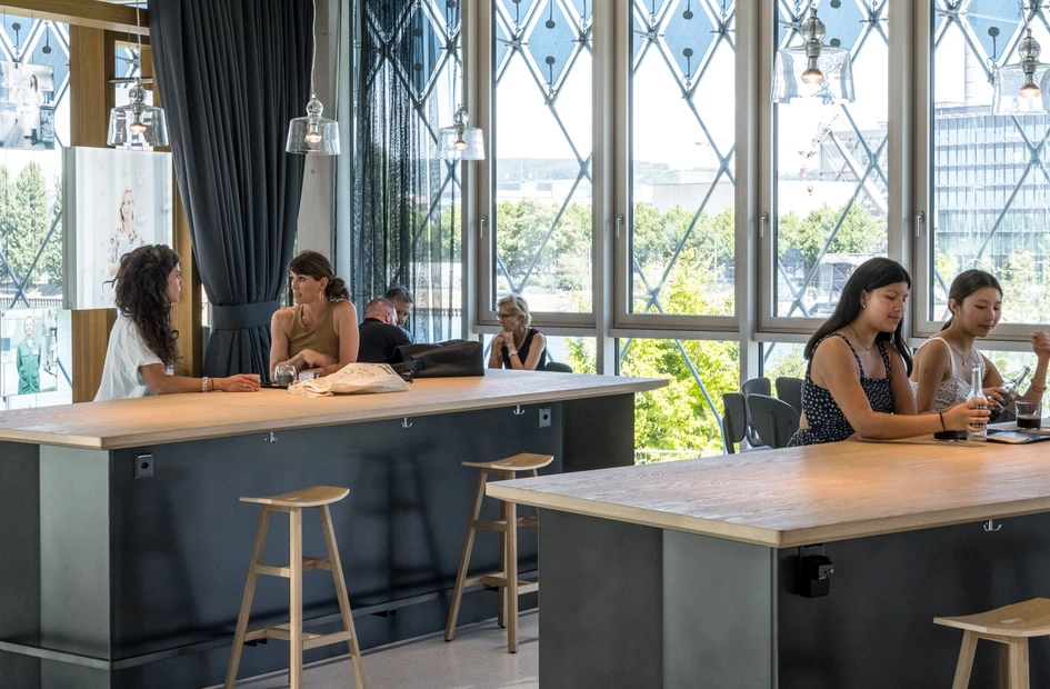 Guests enjoying a coffee at the café | ©Rasmus Hjortshøj - COAST